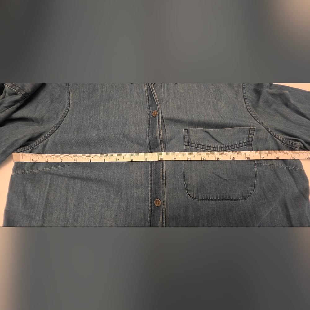 Old Navy Women's Classic Denim Button Down ~ Size Medium - Picture 7 of 7